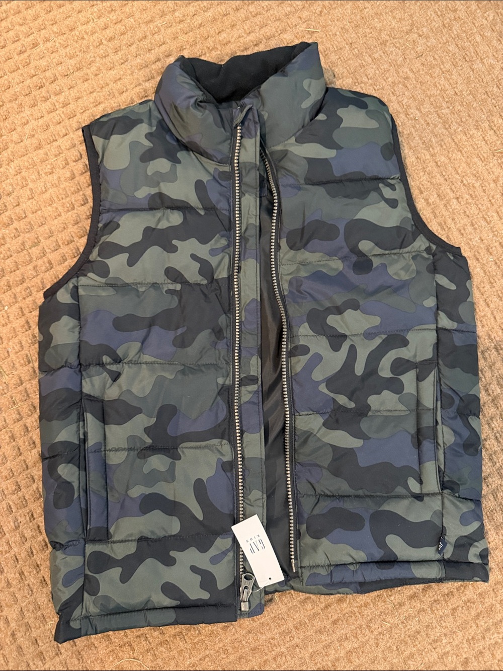 GAP NWT-Kids Green & Black Camo Quilted Puffer Vest M(8)